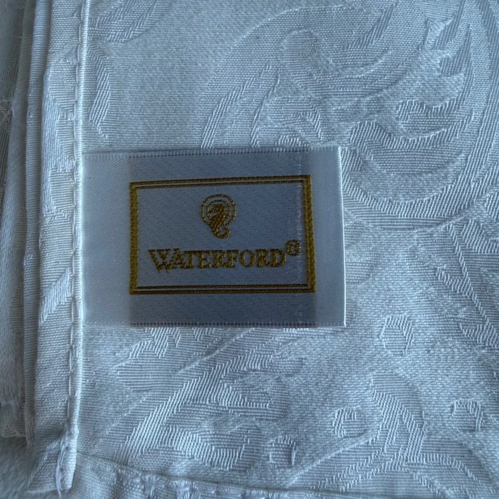 NWT Vintage Waterford Linens Set of 6 Napkins White Pearl Damask Barons Court